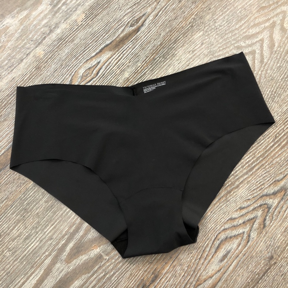 VICTORIA'S SECRET Black Hiphugger Panty
